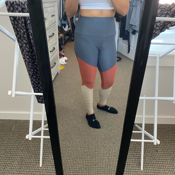 Onzie Leggings - Picture 2 of 4